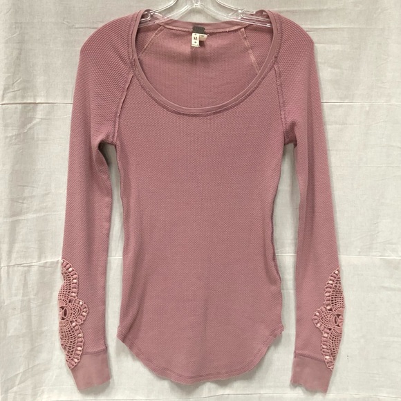 Free People Tops - Free People Synergy Crochet Lace Cuff Thermal Med